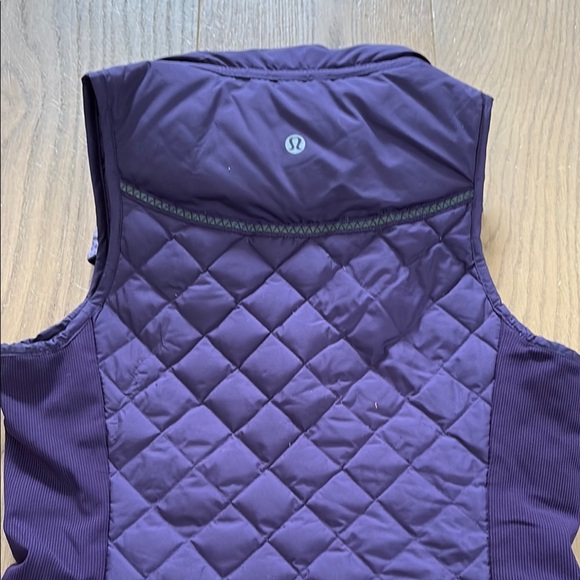 Lululemon athletica purple quilted vest size 4 - Picture 3 of 4